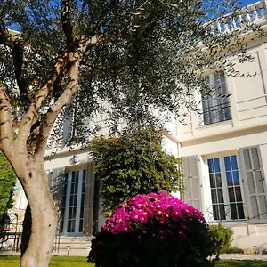 Blanche 2*, Cannes France
